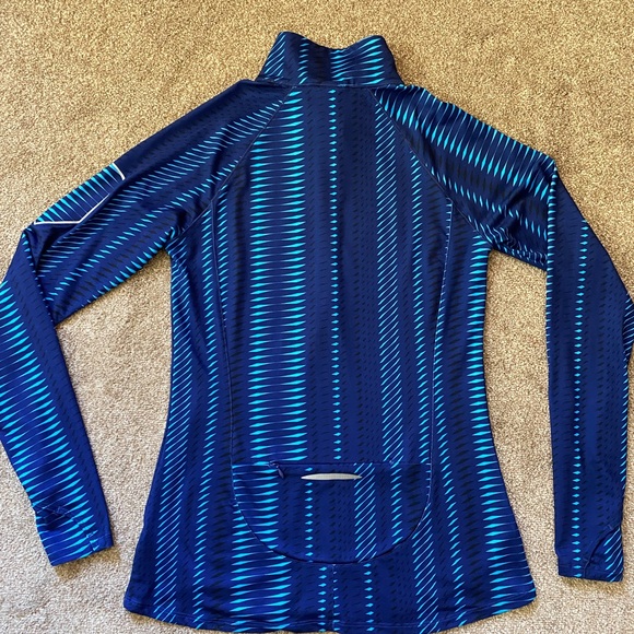 Under Armour 1/2 zip top - Picture 2 of 5